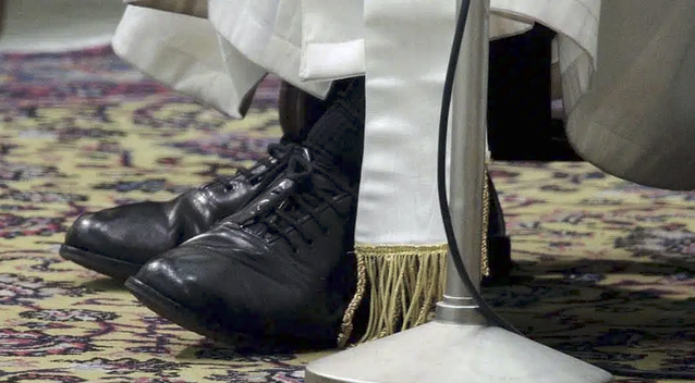 NO MIRES LOS ROSTROS… MIRÁ LOS ZAPATOS