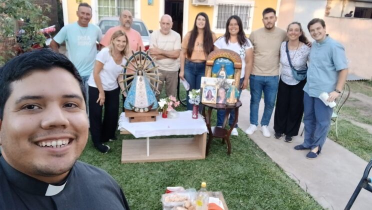 LA VIRGEN SIGUE POR LOS BARRIOS