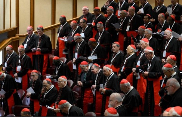 SOSTENIDOS POR LA ORACIÓN DE TODA LA IGLESIA
