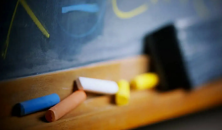 HACEN FALTA MAESTROS