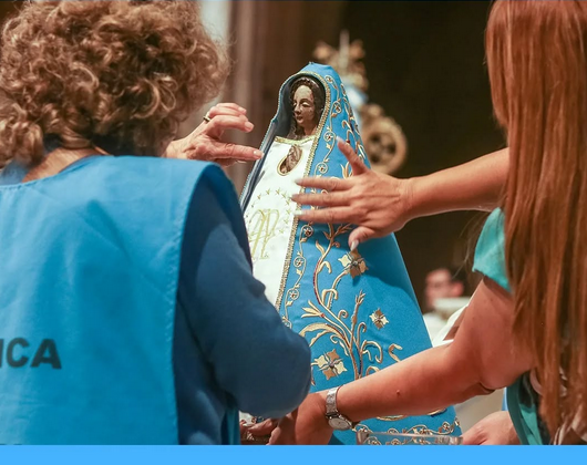CAMBIO DEL MANTO DE LA VIRGEN DE LUJÁN