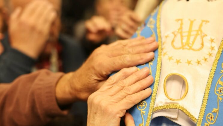 EL CAMBIO DEL MANTO DE LA VIRGEN DE LUJÁN