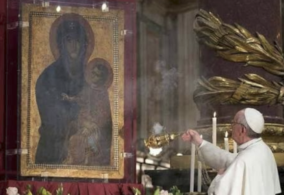 DESCRIPCIÓN DE LA TUMBA DEL PAPA FRANCISCO